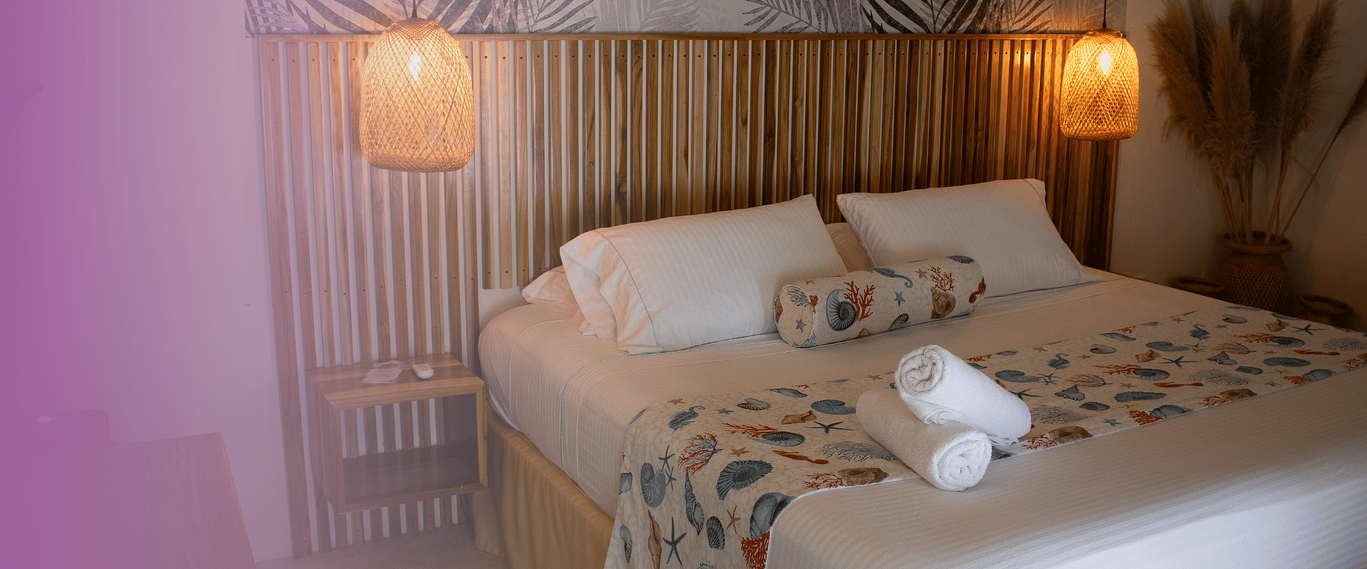 Discover the comfort and tranquility of our eco-friendly rooms at Ecohotel Rosario de Mar. Enjoy a sustainable getaway by the Caribbean Sea and take advantage of an exclusive 15% discount on accommodation. Perfect for romantic escapes, wellness trips, or nature-inspired vacations.